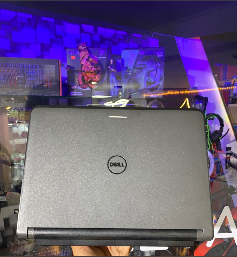 computadoras y laptops - Laptop Dell Latitude 3340 
 2