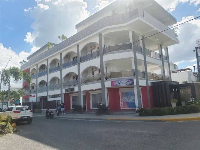 habitaciones y viviendas compartidas - Se vende edificio en Boca chica de 4 niveles zona playa