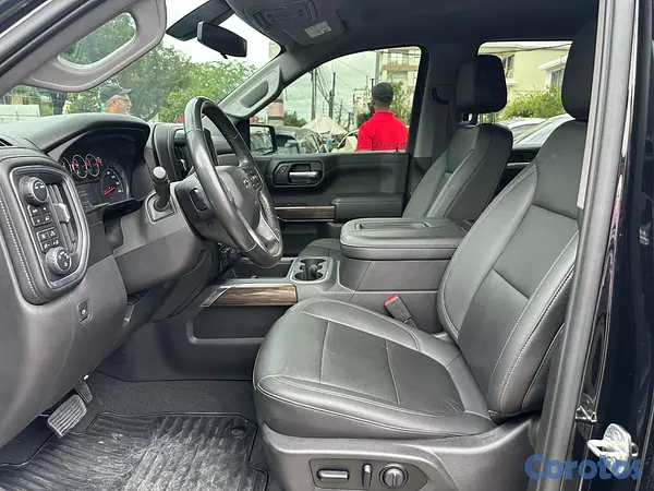 jeepetas y camionetas - Chevrolet Silverado RST Diesel  Año 2021  9