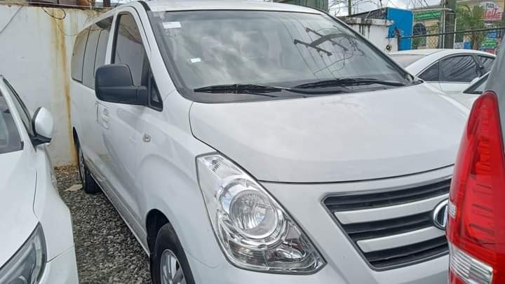 jeepetas y camionetas - HYUNDAI GRAND STAREX 2018 BLANCO