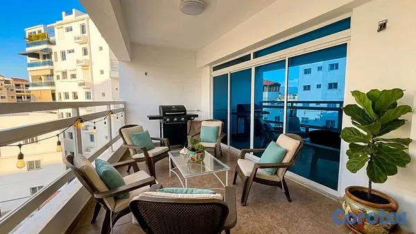 apartamentos - Amplio apartamento en torre familiar en Urb. Real 2