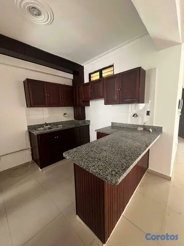 apartamentos - 3er piso apto de 3 hab con 2 parqueos en 9.9 12