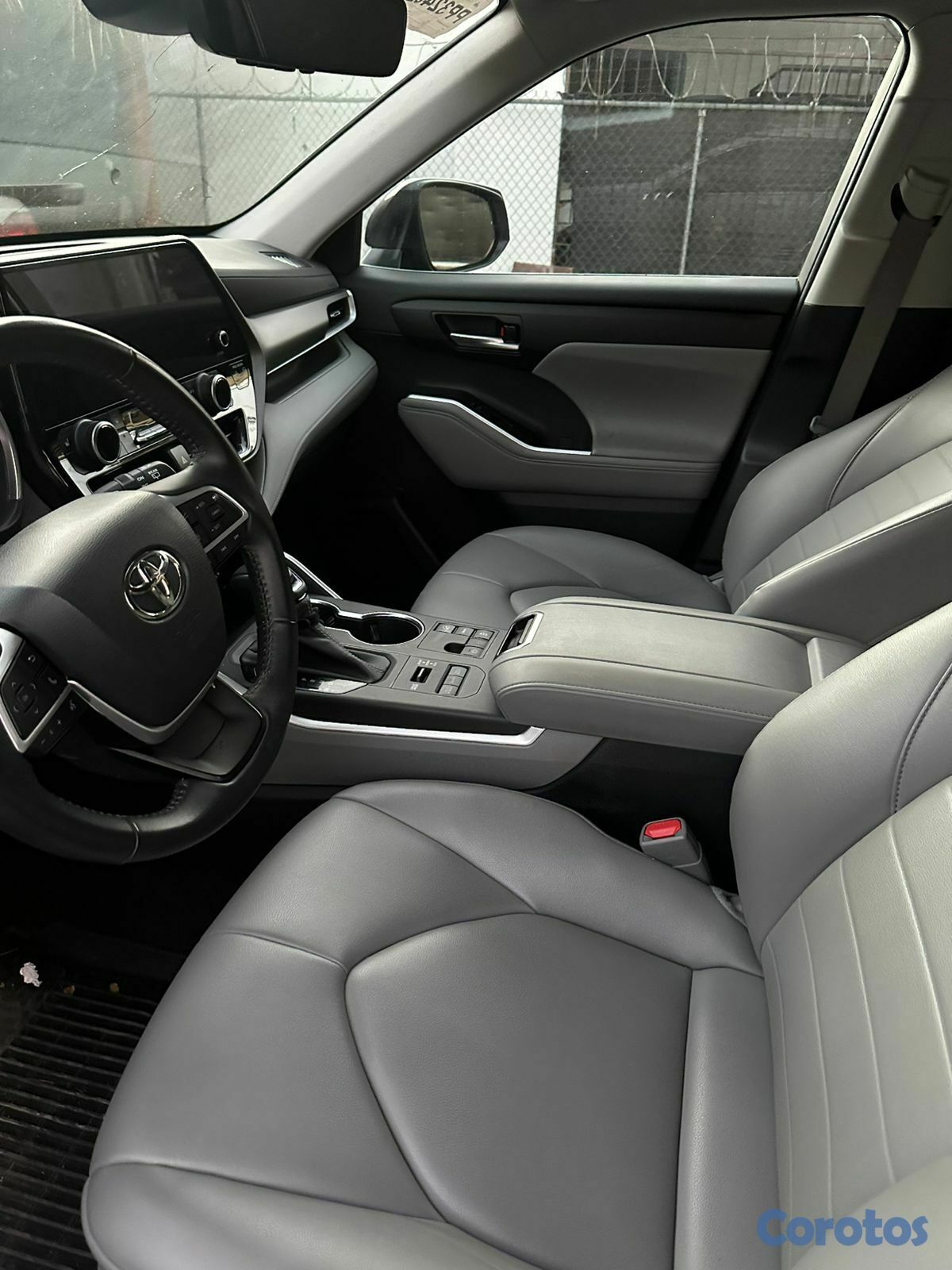 jeepetas y camionetas - Toyota higlander xle 2024 10