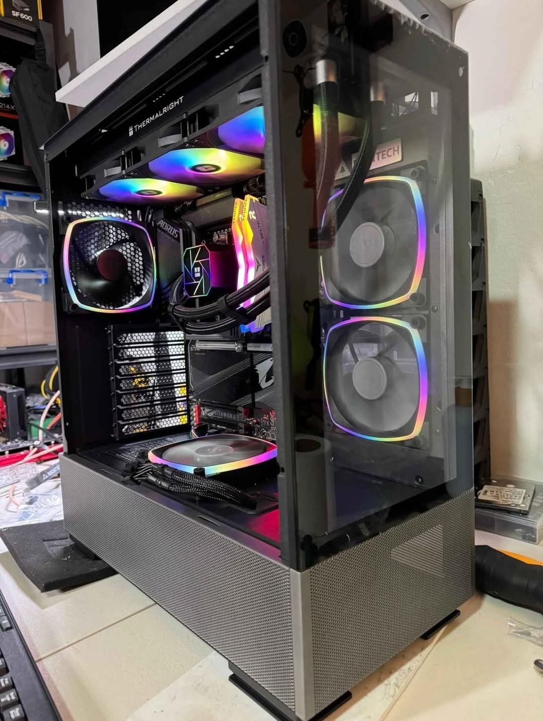 computadoras y laptops - CPU Core i9 13th, 32GB RAM, 1TB M2, NVidia RTX 4070, 360mm WaterCooler, Nueva 3