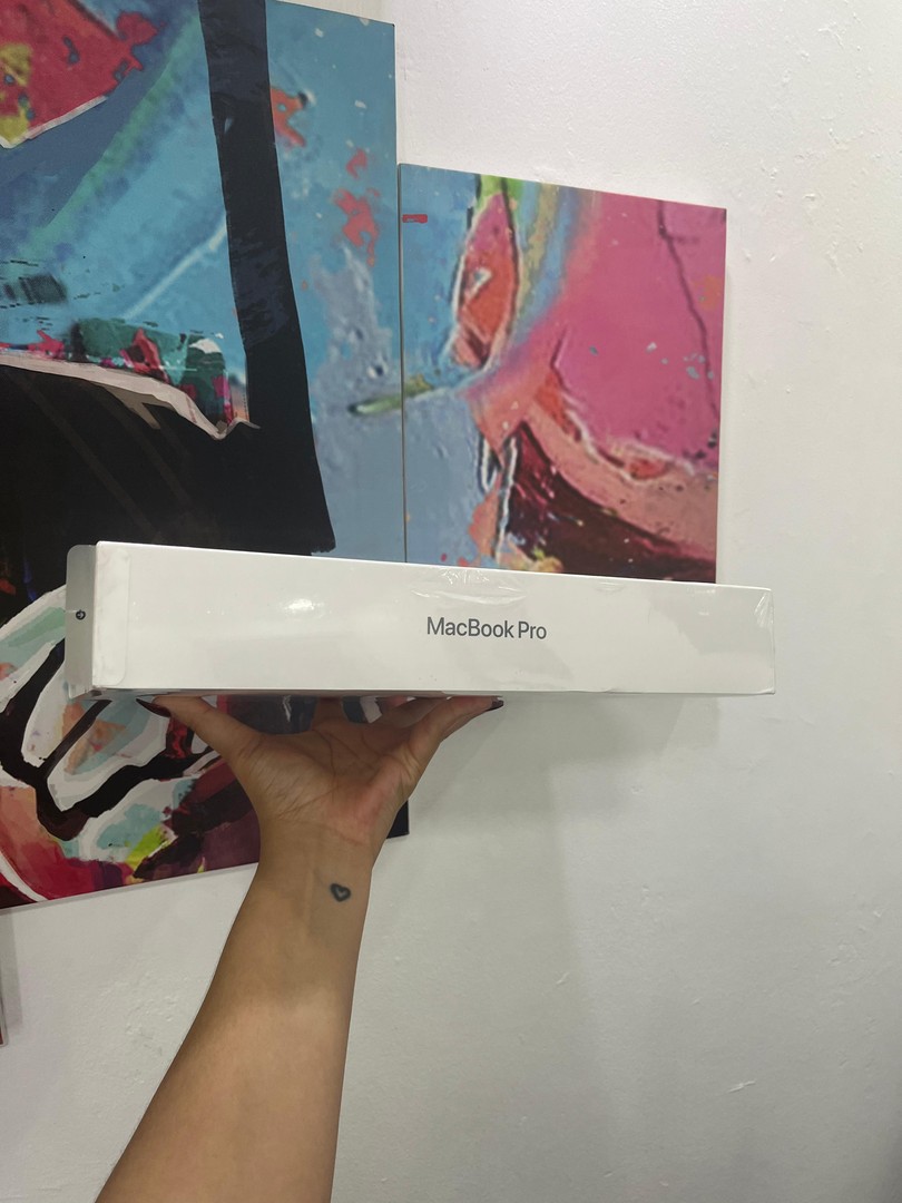 computadoras y laptops - MACBOOK PRO 2021 CHIP M1 512GB SSD/16GB RAM/14-INCH SPACE GRAY SELLADA  2