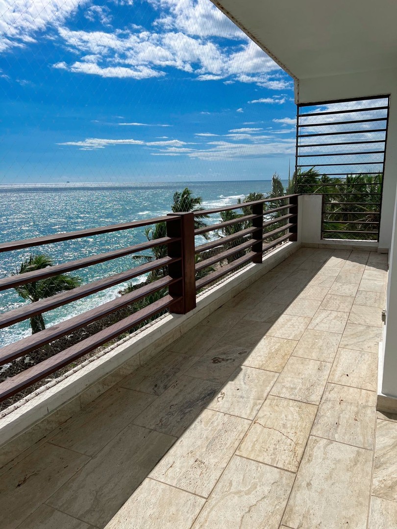 apartamentos - Moderno Apto de 2 hab justo frente al mar de Juan Dolio
