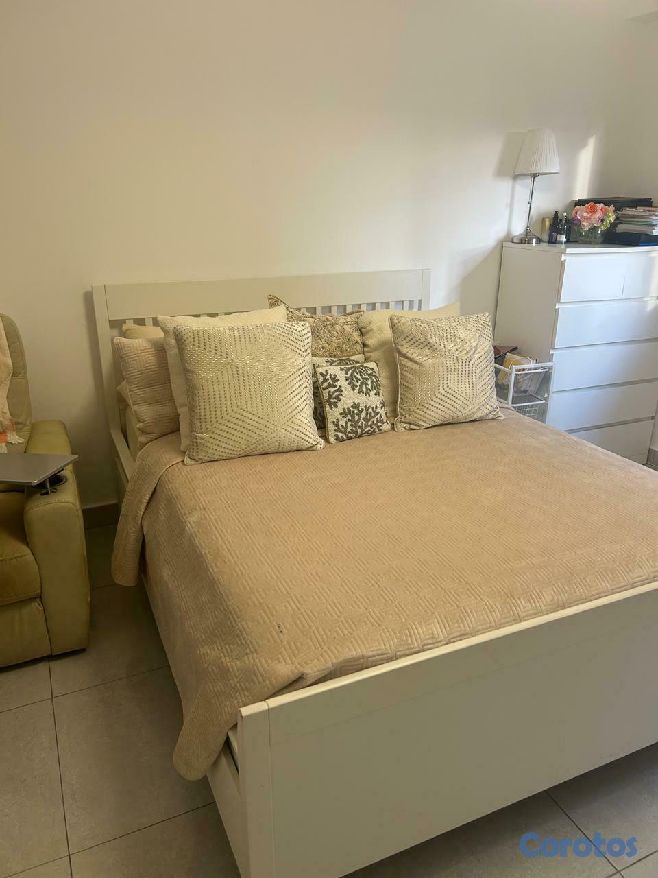 muebles y colchones - Cama Queen de Madera Maciza  3