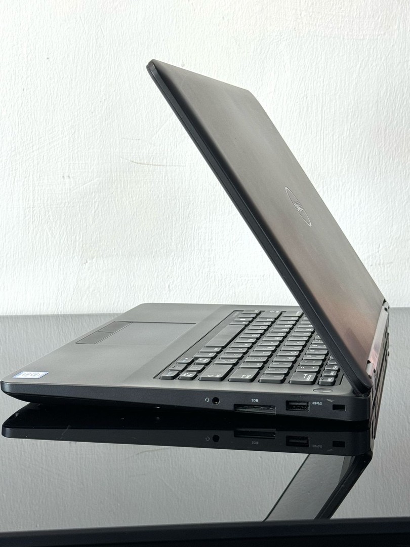 computadoras y laptops - Laptop Dell latitude e5470 core i7 6ta. 2GB  R7 M360 8GB Ram 256 gb ssd 3