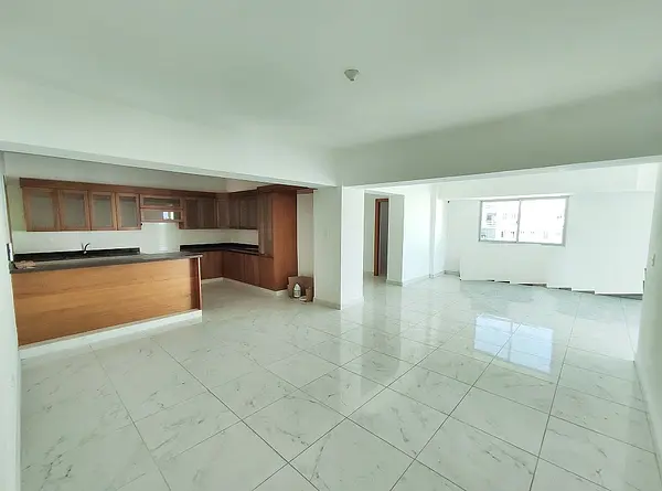 apartamentos - Piso alto de venta en La Esmeralda 4
