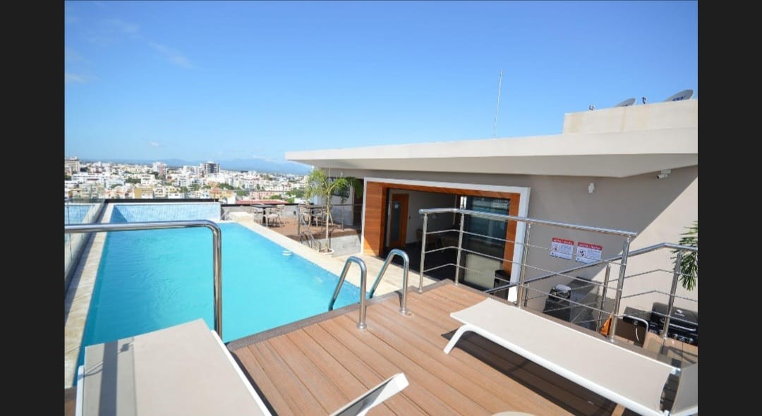 apartamentos - Apartamento 2do piso en evaristo morales 
 7