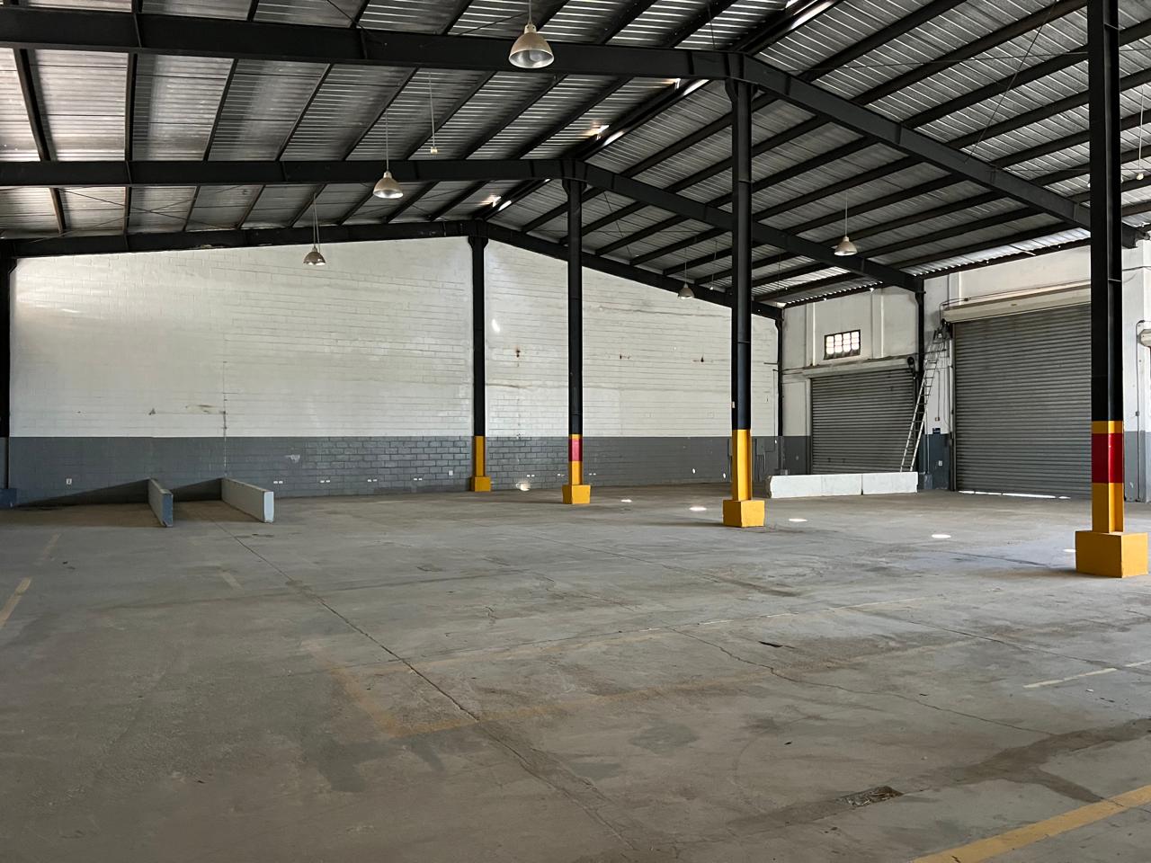 oficinas y locales comerciales - Alquilo Nave 1,038 Mts en Santiago de los caballer 3