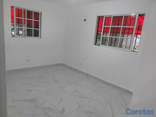 apartamentos - Alquilo Apartamento 2do Nivel como nuevo Zona Oriental 4