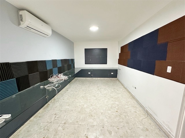 oficinas y locales comerciales - Local comercial en evaristo morales  5