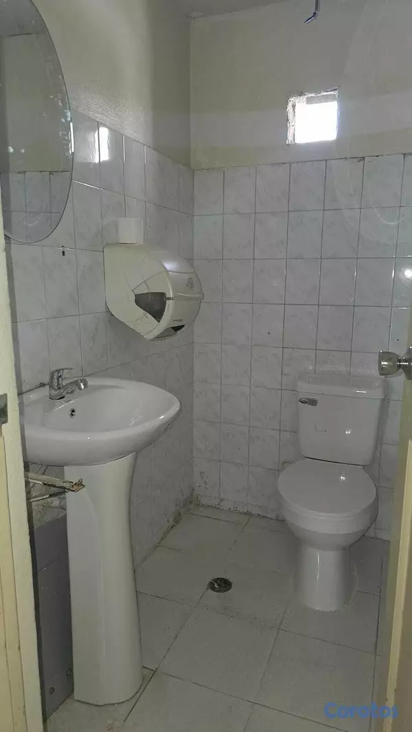 oficinas y locales comerciales - Local en Alquiler en Av. Rómulo Betancourt, 125m2, Punto Comercial 5