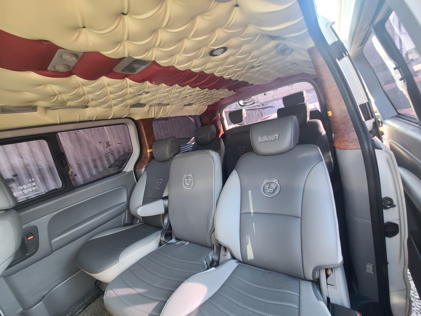jeepetas y camionetas - HYUNDAI GRAND STAREX 2020 BLANCADESDE: RD$ 1,600.100 3