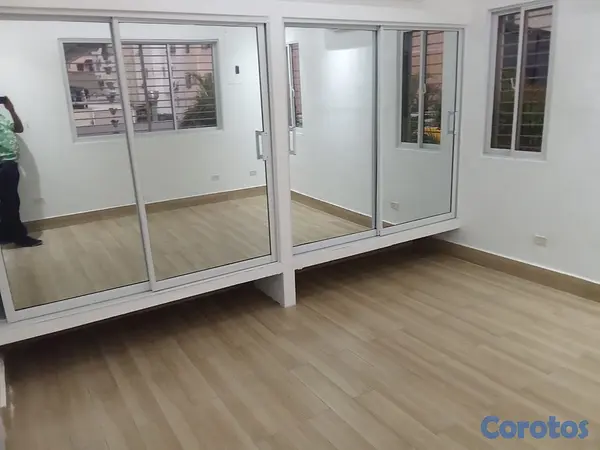 oficinas y locales comerciales - Oficina en alquiler – Rómulo, 3er piso
 2