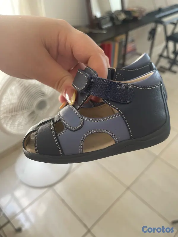 ropa y zapatos - vendo dos pares de zapatos y dos shorts de bebé  6