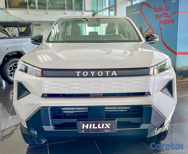 jeepetas y camionetas - Toyota Hilux LIMITED BEV 2026 3