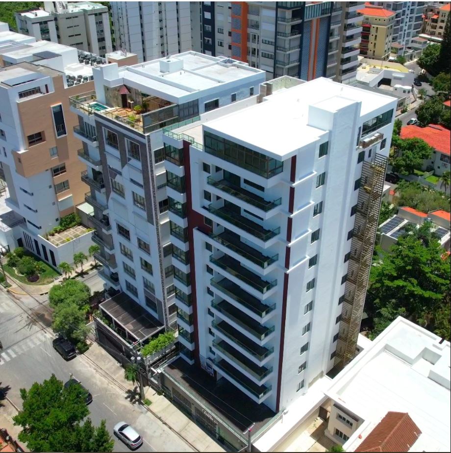 apartamentos - Apartamentos a paso de la Av. Anacaona de 300m2 1