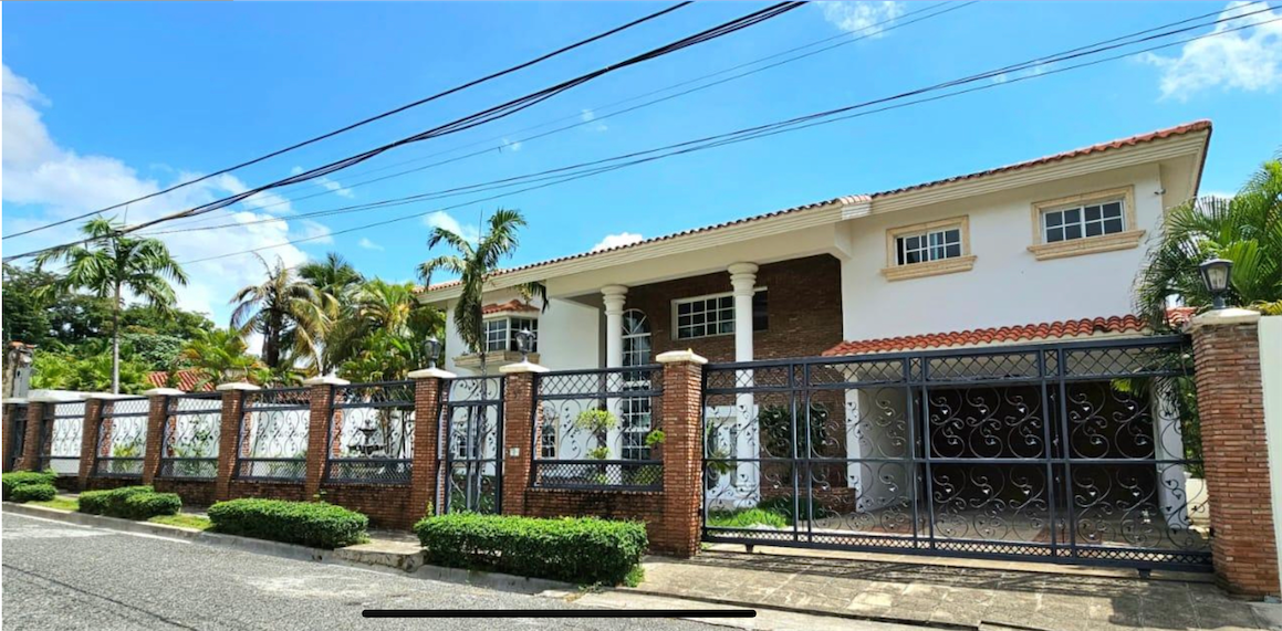 casas -  Casa en Arroyo Hondo, Santo Domingo Distrito Nacional 2