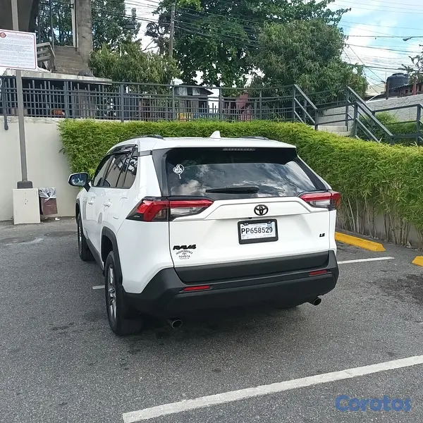 jeepetas y camionetas - Toyota RAV4 LE 2021 Oferta  2