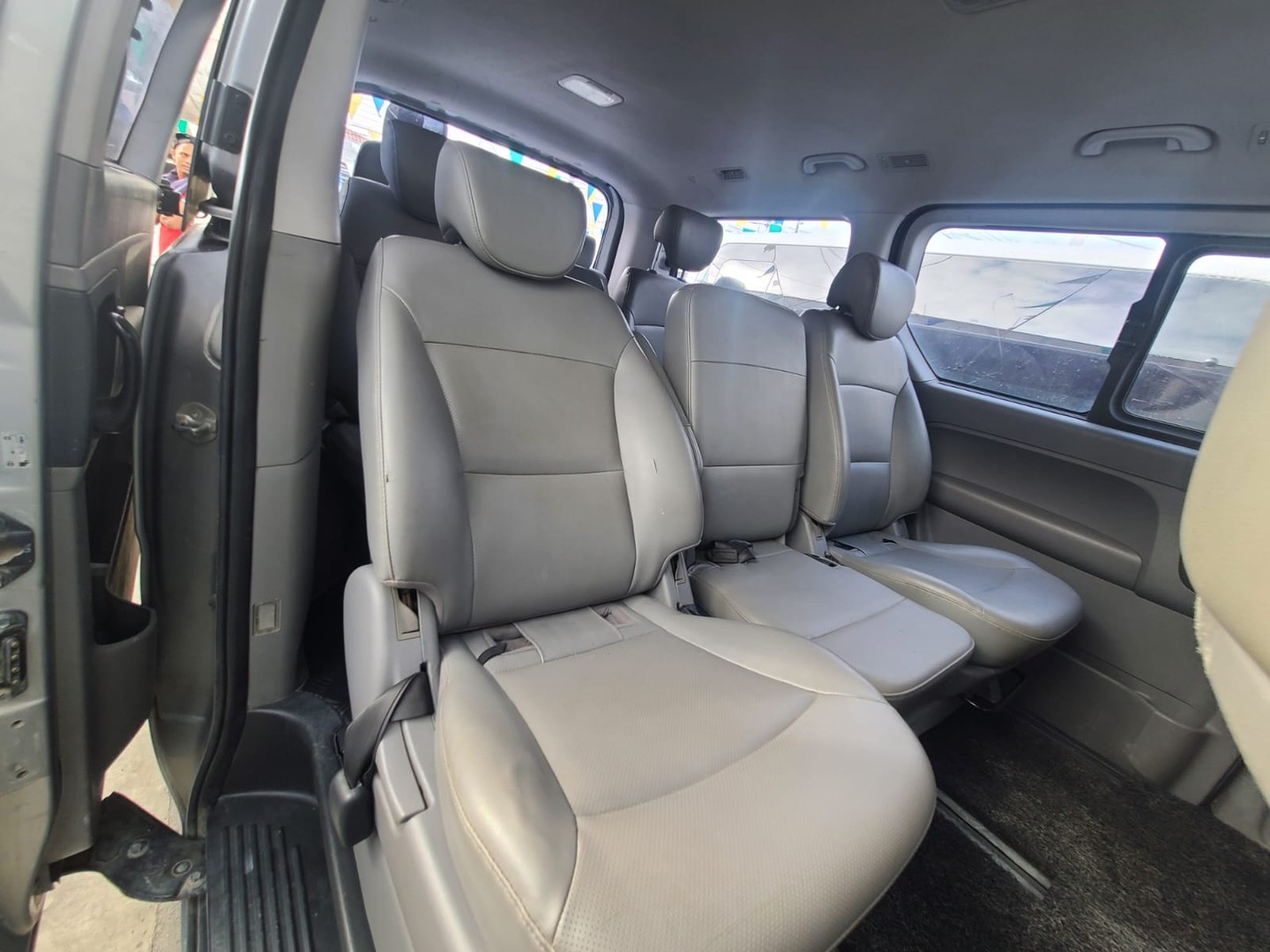 jeepetas y camionetas - HYUNDAI STAREX 2017 GRISDESDE: RD$1,295,100.00 3