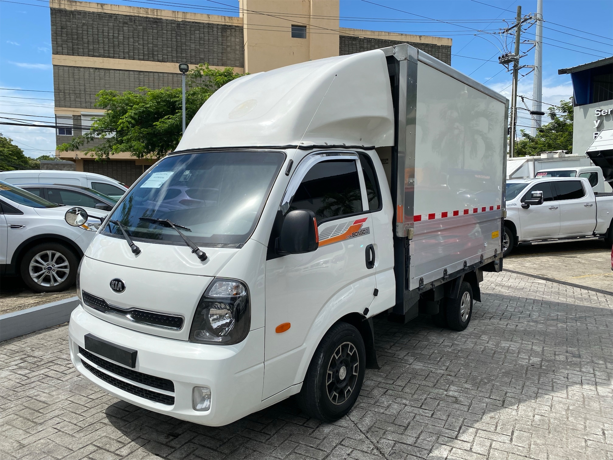 camiones y vehiculos pesados - KIA BONGO III 2018