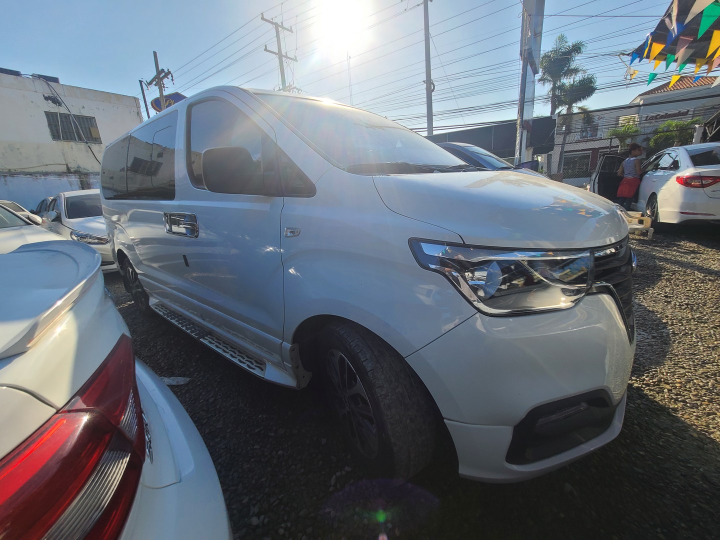 jeepetas y camionetas - HYUNDAI GRAND STAREX 2020 BLANCADESDE: RD$ 1,600.100 4