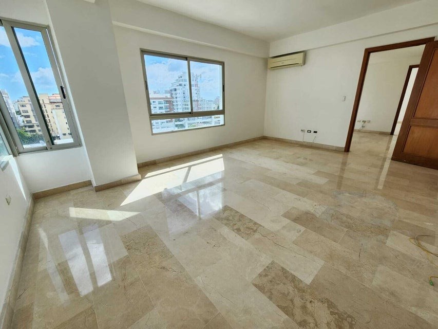 apartamentos - Apartamento en alquiler #24-1068 piso alto, 3 hab, piscina, ascensor, gimnasio. 5