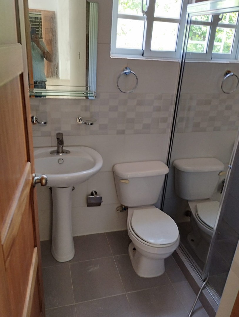 apartamentos - Apartamento 2do. Piso, bien bonito, con aires Aut. San Isidro, M. Este, E. L.  8