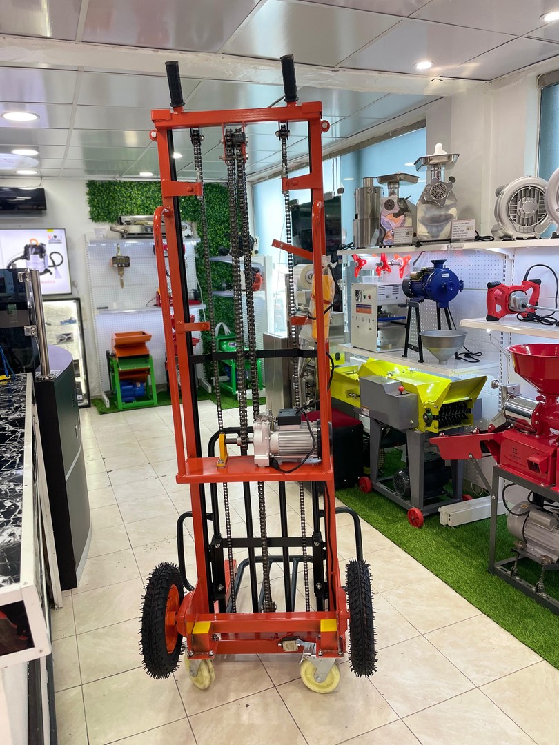 equipos profesionales - Montacargas grua Carretilla de 3 metros de elevacion electrico de 200KG 5