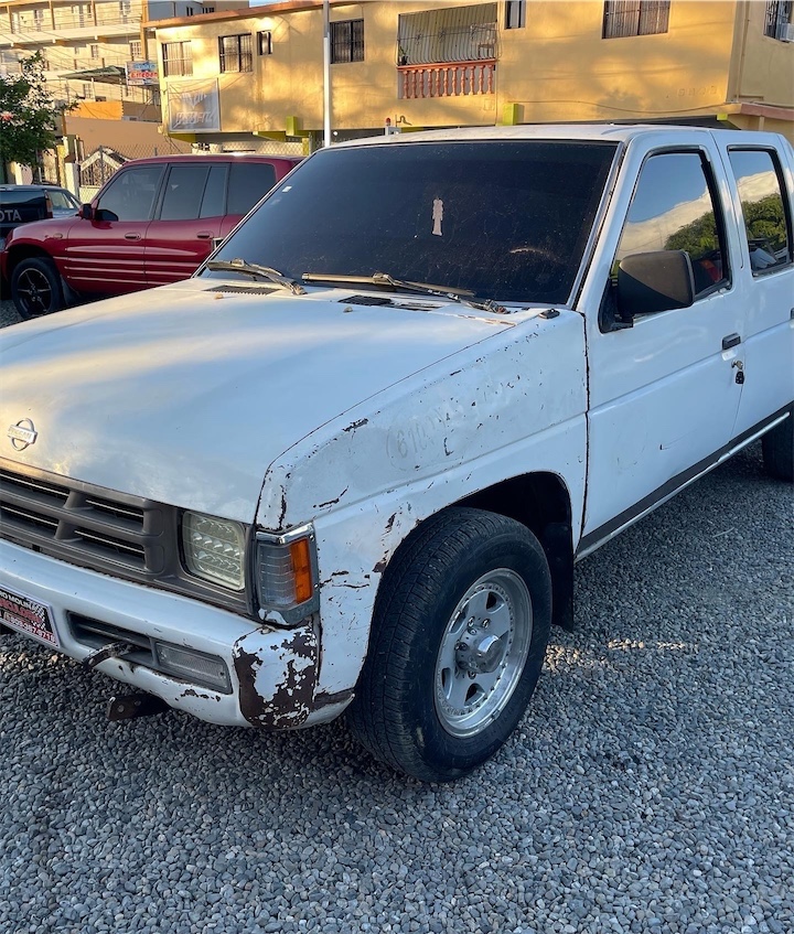 jeepetas y camionetas - Nissan d 21 gasolina