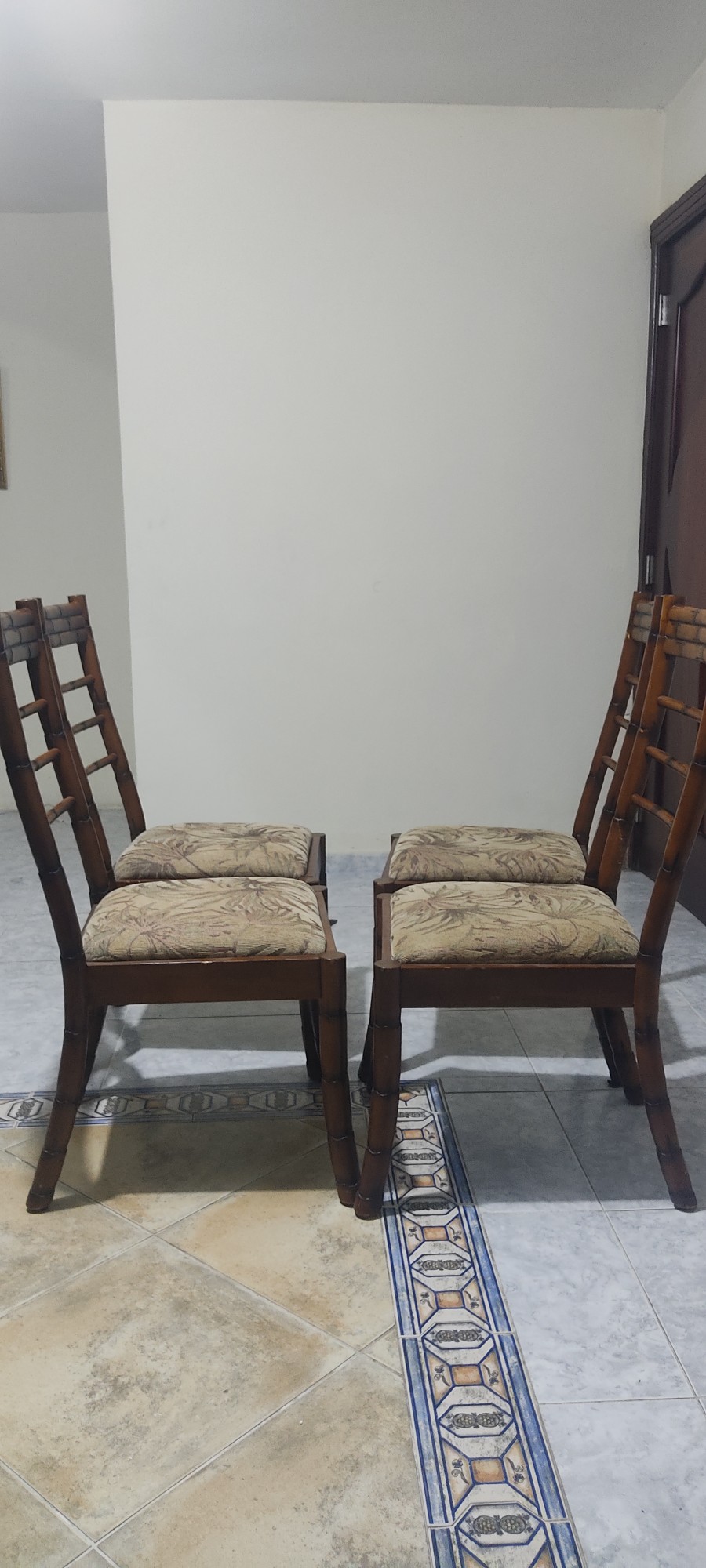 muebles y colchones - VENDO 4 SILLAS DE OPORTUNIDAD
A 1,500 Pesos la unidad








