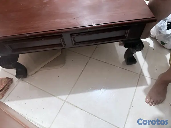 muebles y colchones - Negociable MESA DE CENTRO DE CAOBA 40x30 pulgadas 2