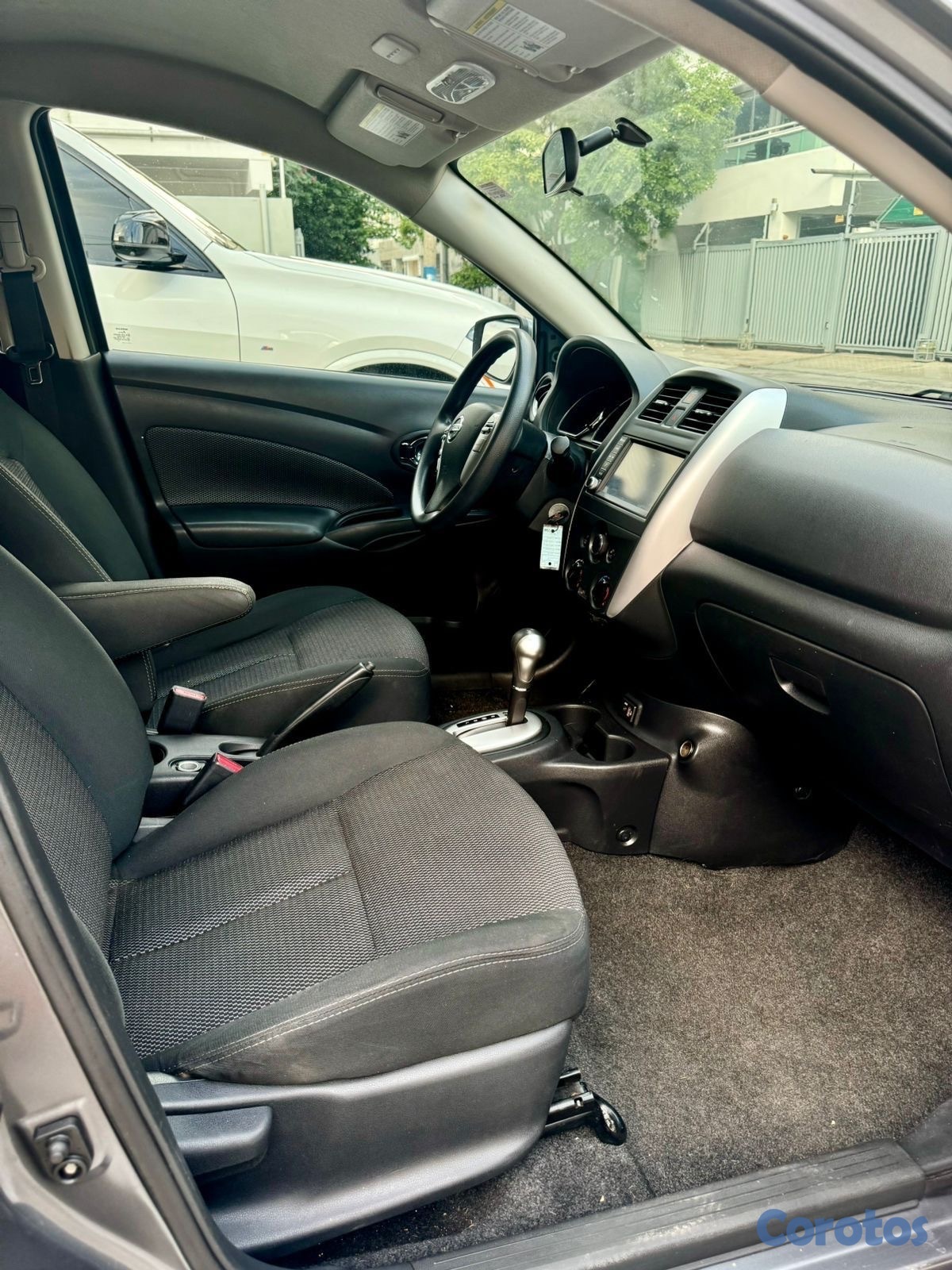 carros - Nissan versa SV 2019 6