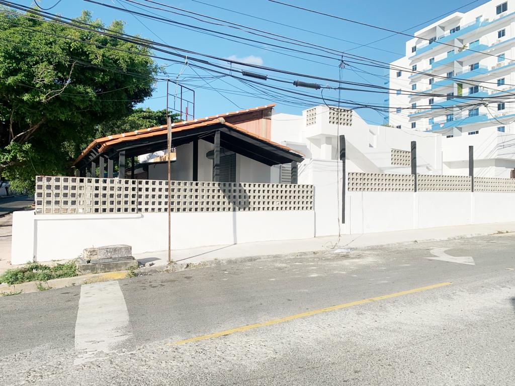 oficinas y locales comerciales - Local esquinero en Zona universitaria  5