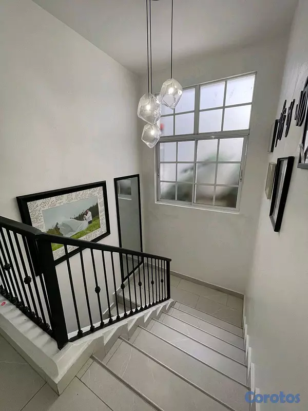 casas - Casa totalmente remodelada en venta en Quisqueya justo al borde del millón 12