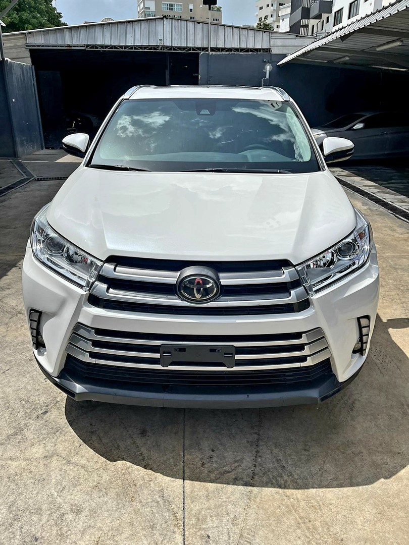 jeepetas y camionetas - Toyota Highlander XLE 
2017
US 37,000