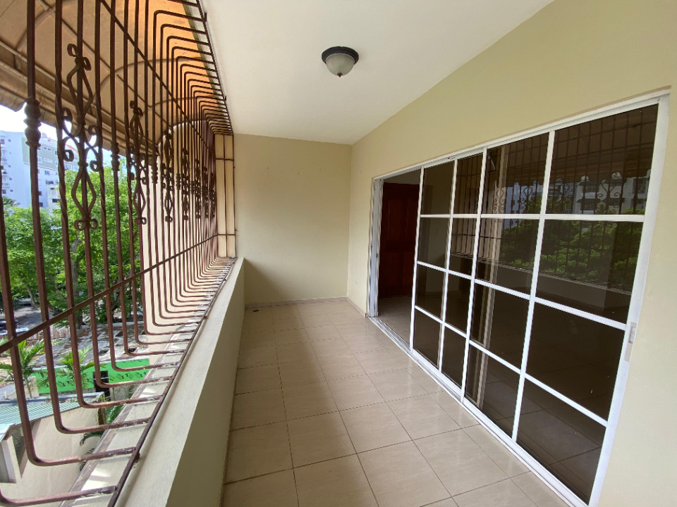 apartamentos - Apartamento en alquiler en Evaristo Morales 3H, 2B, 2P, 5to piso con ascensor 1