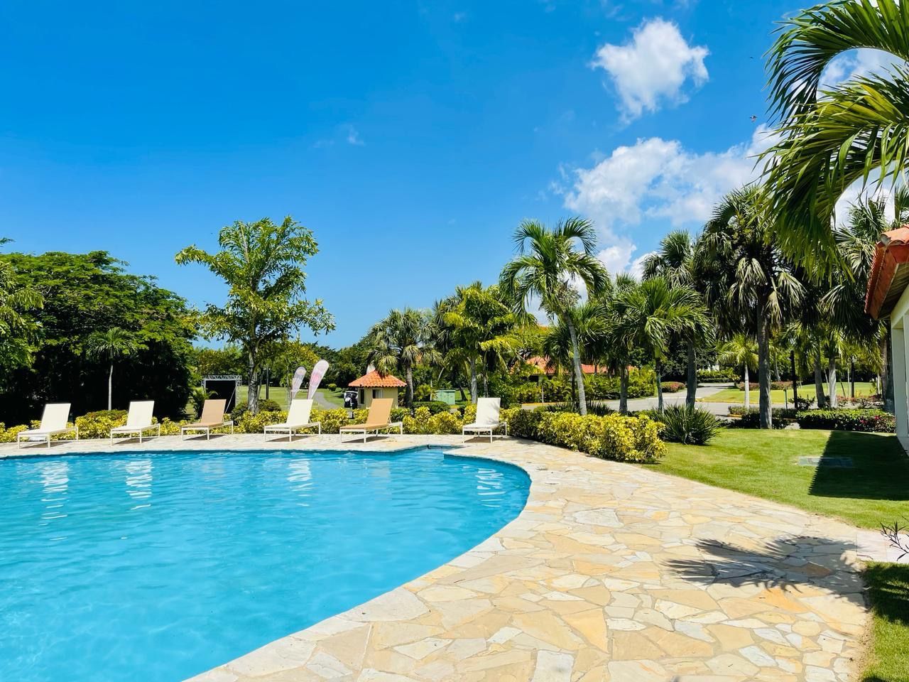 casas vacacionales y villas - Vendo bella villa de 2 niveles y con piscina y jardín 4