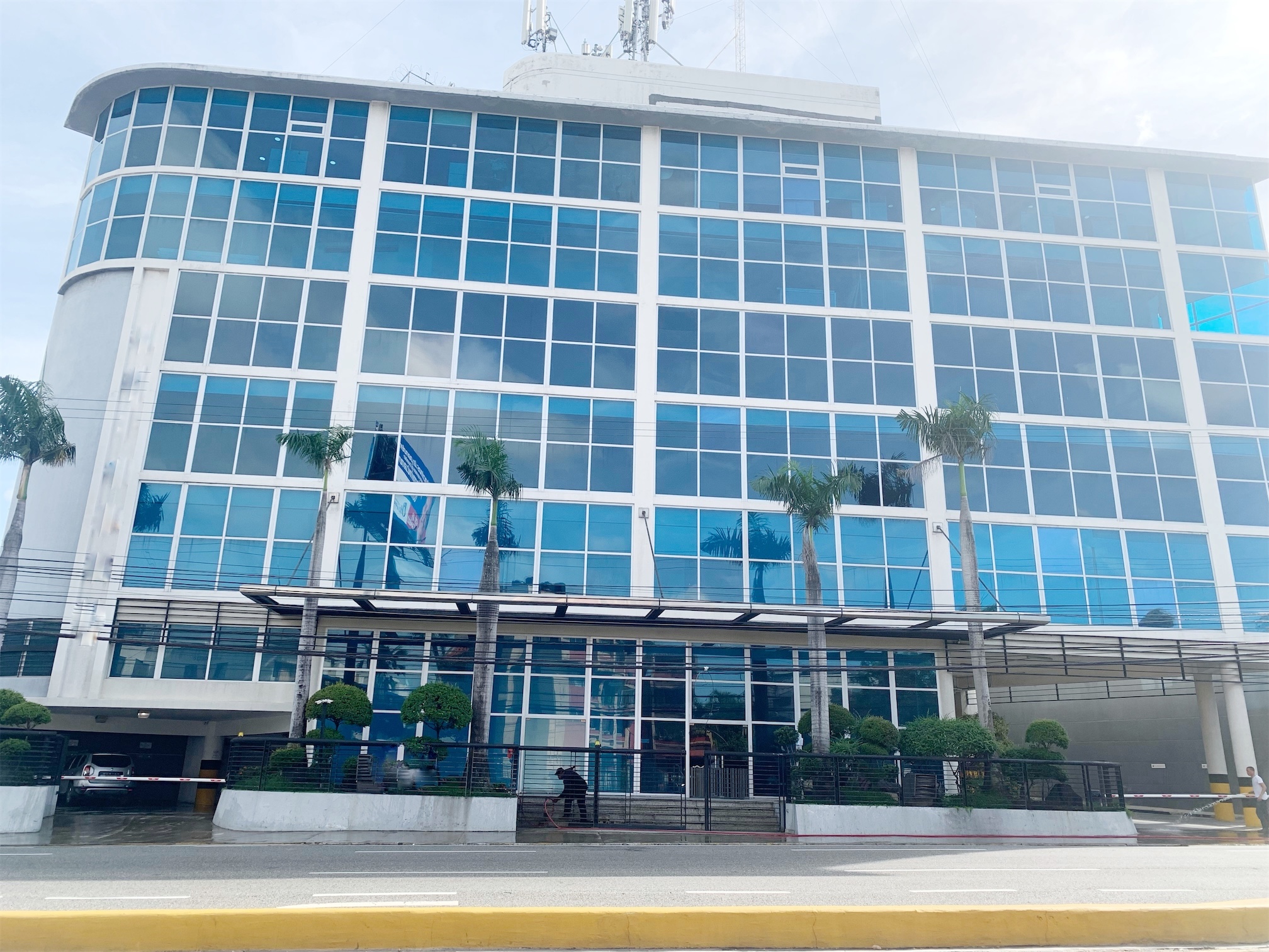 oficinas y locales comerciales - Local corporativo en Arroyo hondo 1