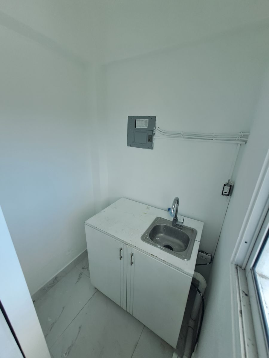 oficinas y locales comerciales - Alquilo Local 50 mts   3er piso en los prados  1