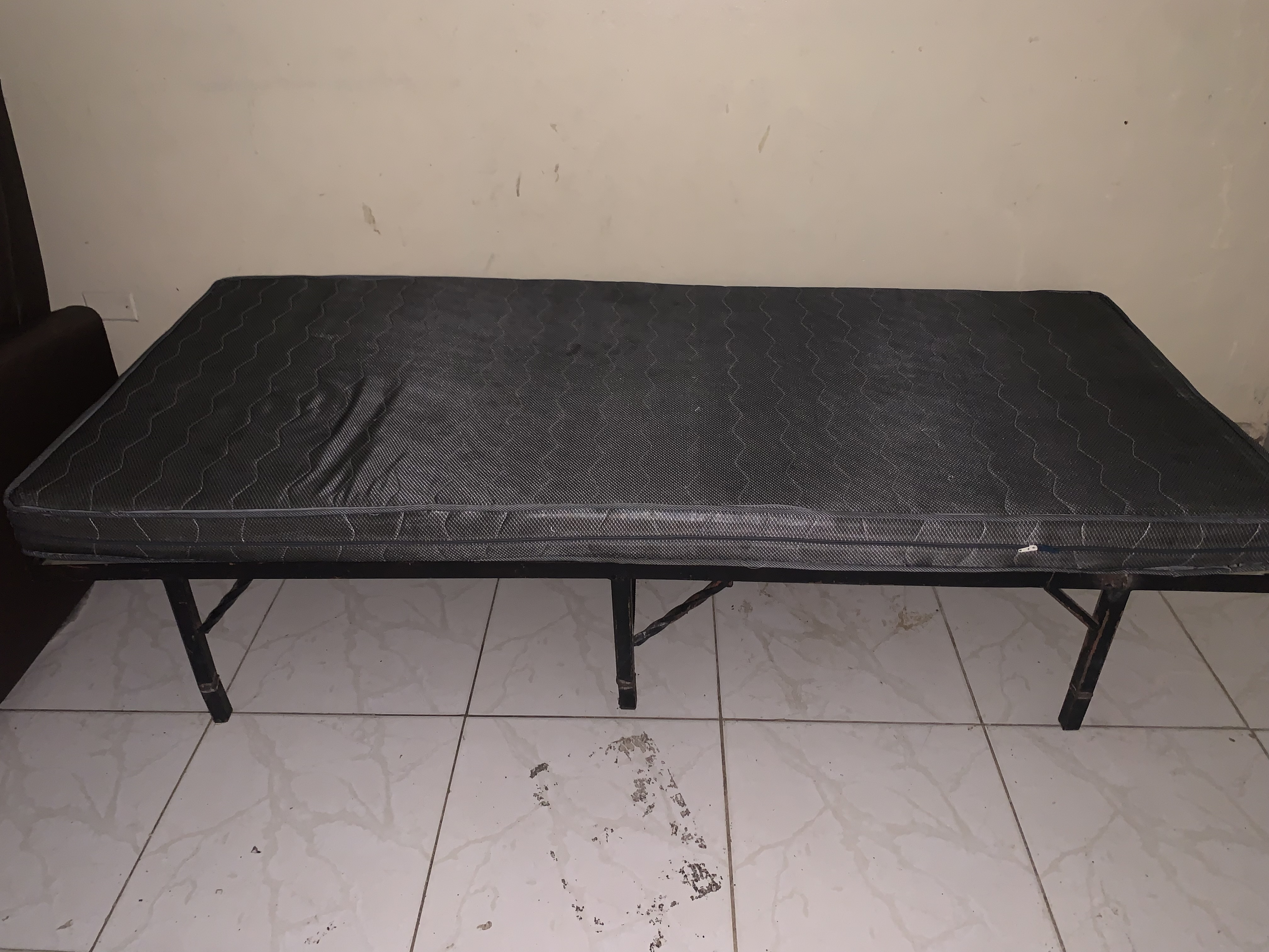 muebles y colchones - Cama con base de hierro 1