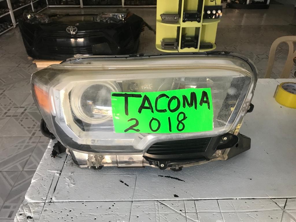 accesorios para vehiculos - TOYOTA TACOMA 2018 PANTALLA RH LUZ DERECHA