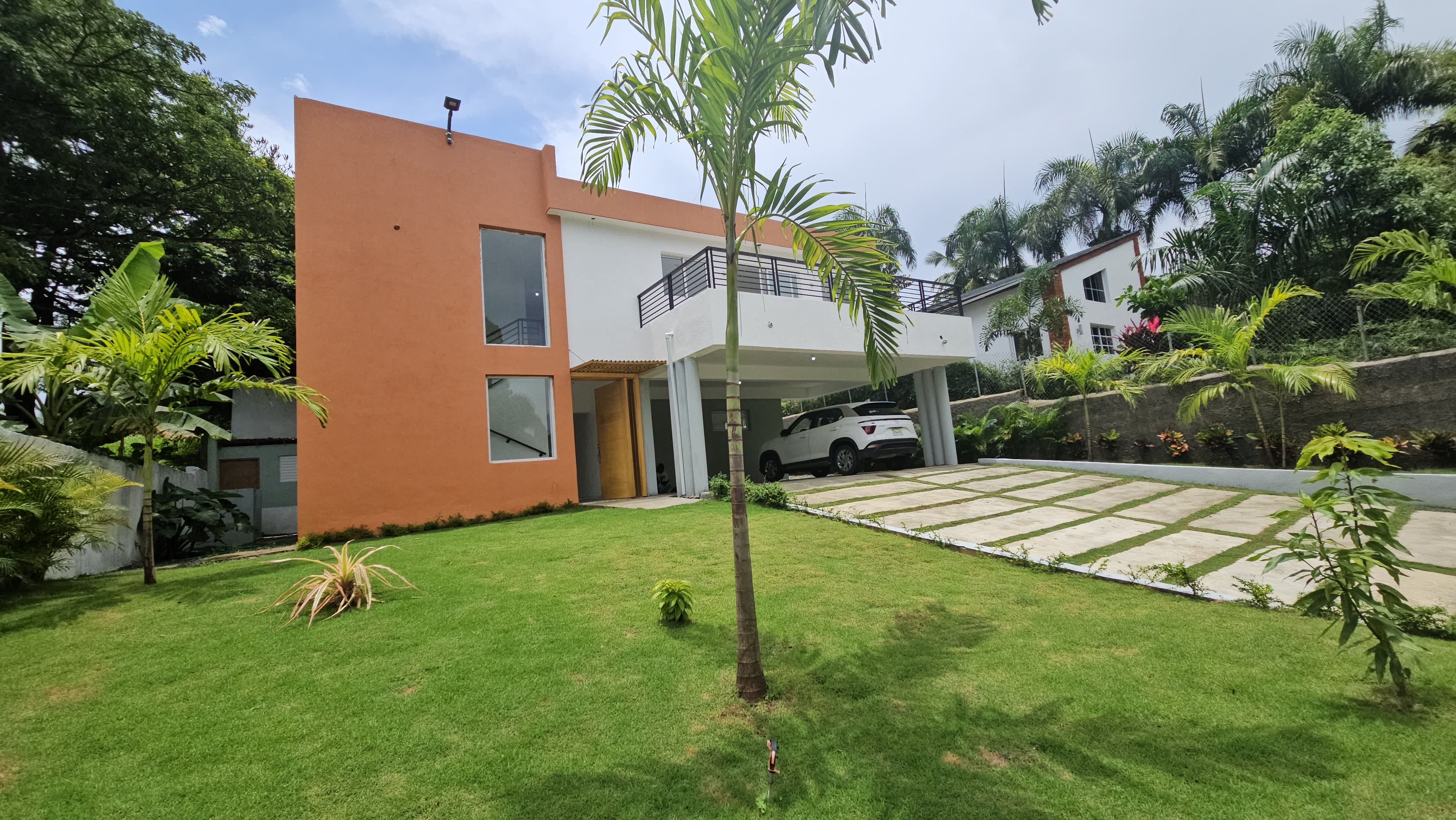 casas - Venta de Casa nueva en Detras embajada Americana carretera la isabela 1