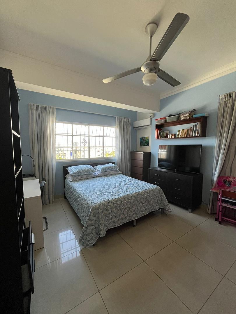 apartamentos - Venta de apartamento en Evaristo Morales U$215,000 1
