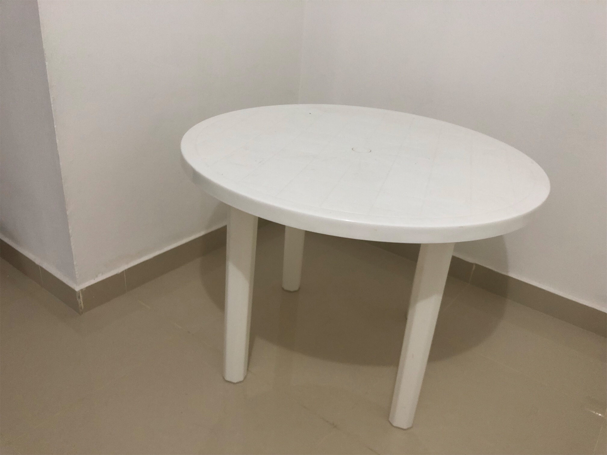 Vendo mesa plástica redonda
