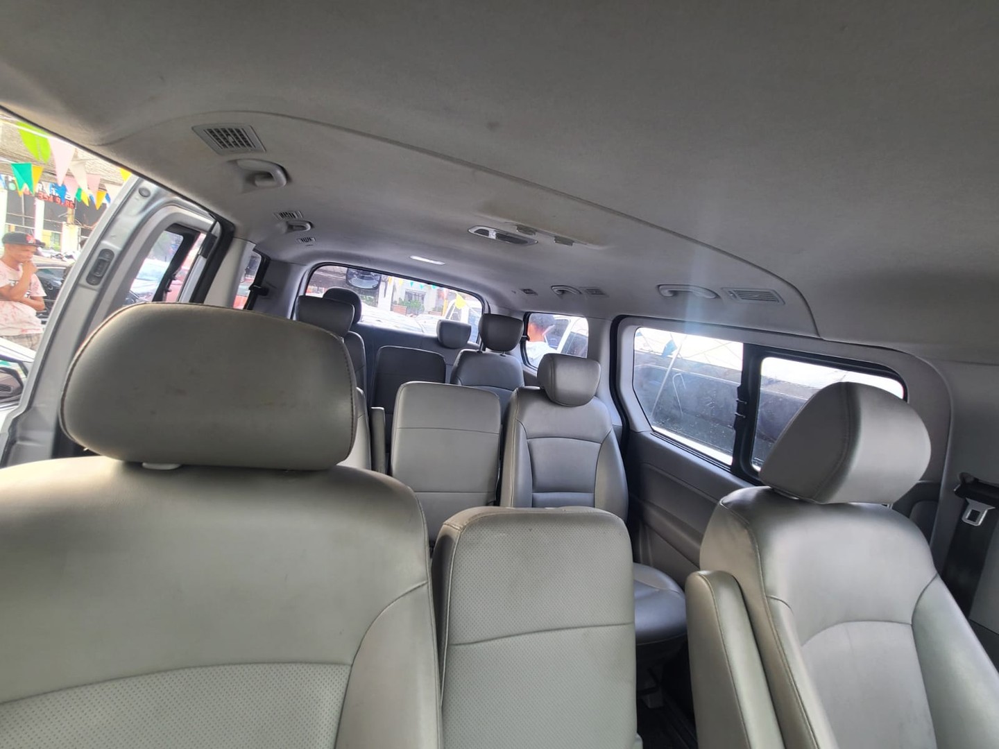 jeepetas y camionetas - HYUNDAI STAREX 2017 GRISDESDE: RD$1,295,100.00 4