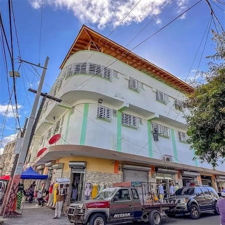oficinas y locales comerciales - Se vende hotel con 13 locales en el Distrito Nacional zona colonial 76 hab  0