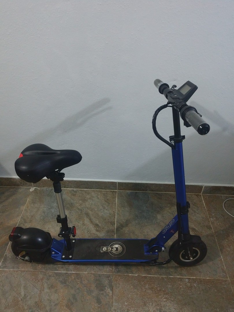 bicicletas y accesorios - Patineta eléctrica con asiento (Scooter) + Casco y GPS gratis 0
